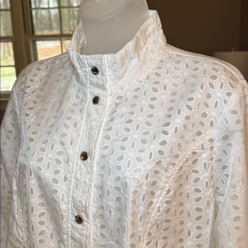 Chico’s White Eyelet Jacket Lightweight Snap Front Size Chico’s 1 US M - Picture 2 of 11